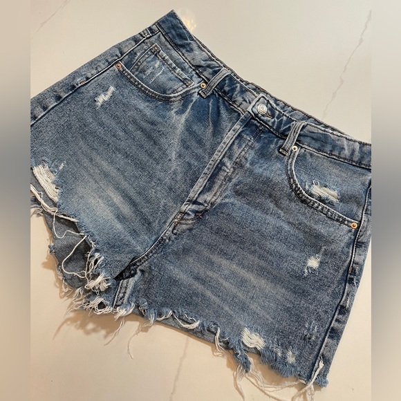 Wild Fable High-Rise Medium Wash Denim Cut-off Shorts Size 14 - Picture 2 of 5
